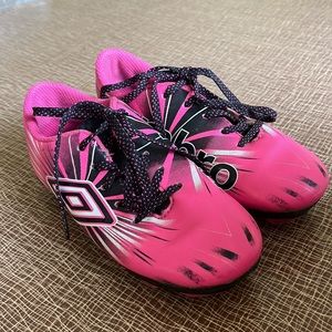 Umbro Girls Pink & Black Soccer Cleats || Size 11